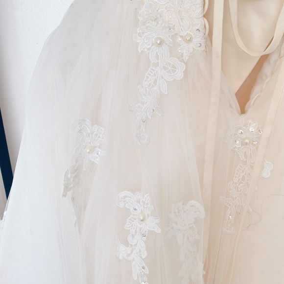 STUNNING IVORY TULLE LACE CORSET PEARL FLORAL TULLE BALLGOWN WEDDING DRESS SZ 6 - Picture 16 of 16